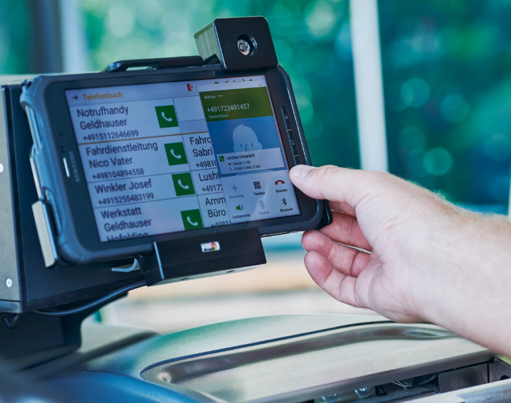 Echtzeitbetrieb & Info: Den Betrieb im Blick -Fahrgäste im Vertrauen