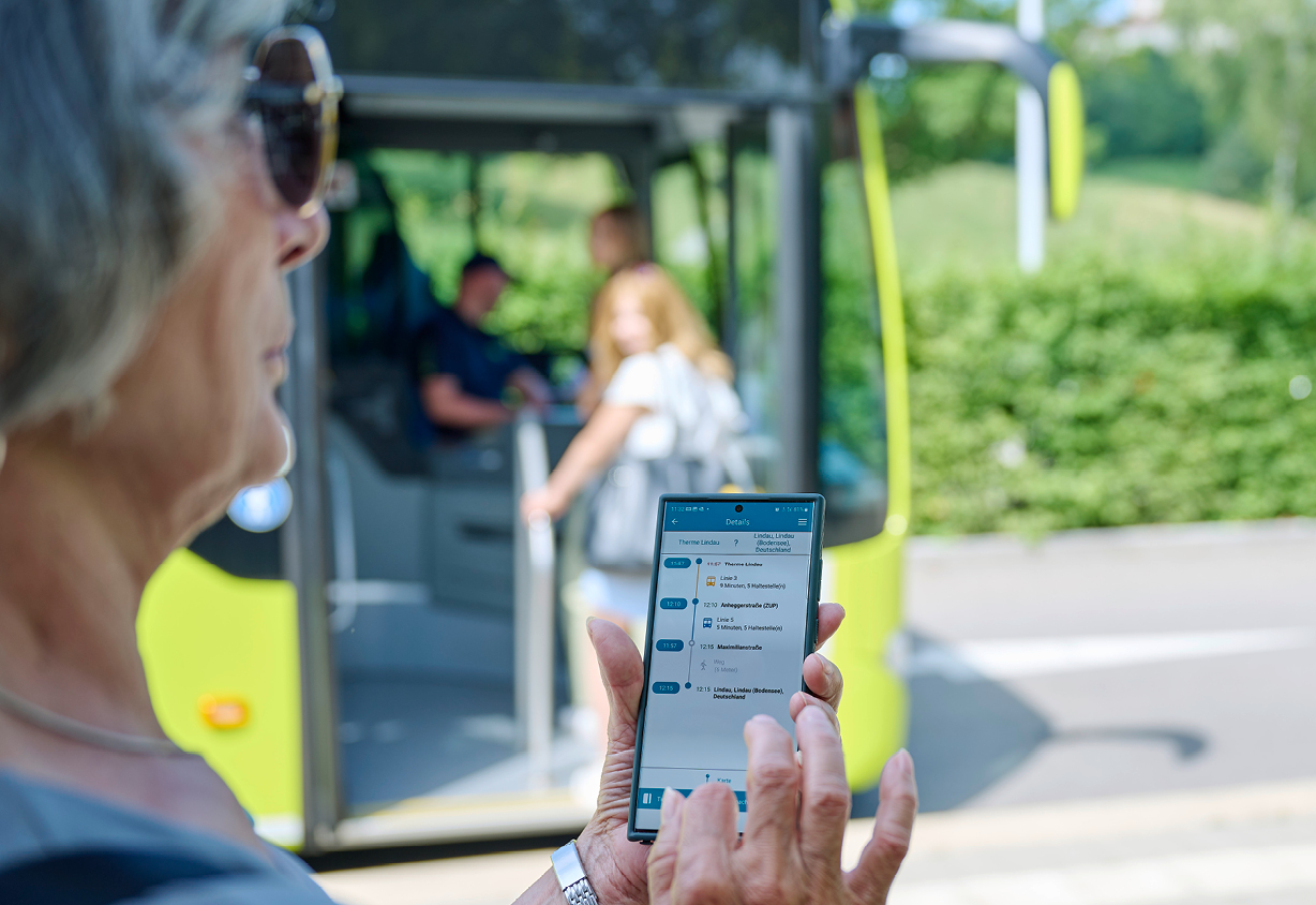 ActionMATRIK die smarte Leitzentrale für deinen ÖPNV Echtzeit sehen steuern und informieren in einer Leitstelle die zu deinen Abläufen passt